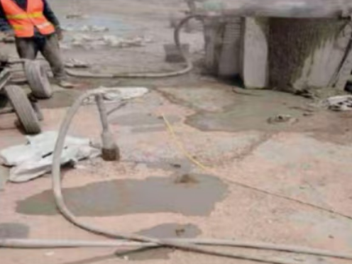 威海水泥混凝土路面板底注浆技术 路面脱空注浆整治方案